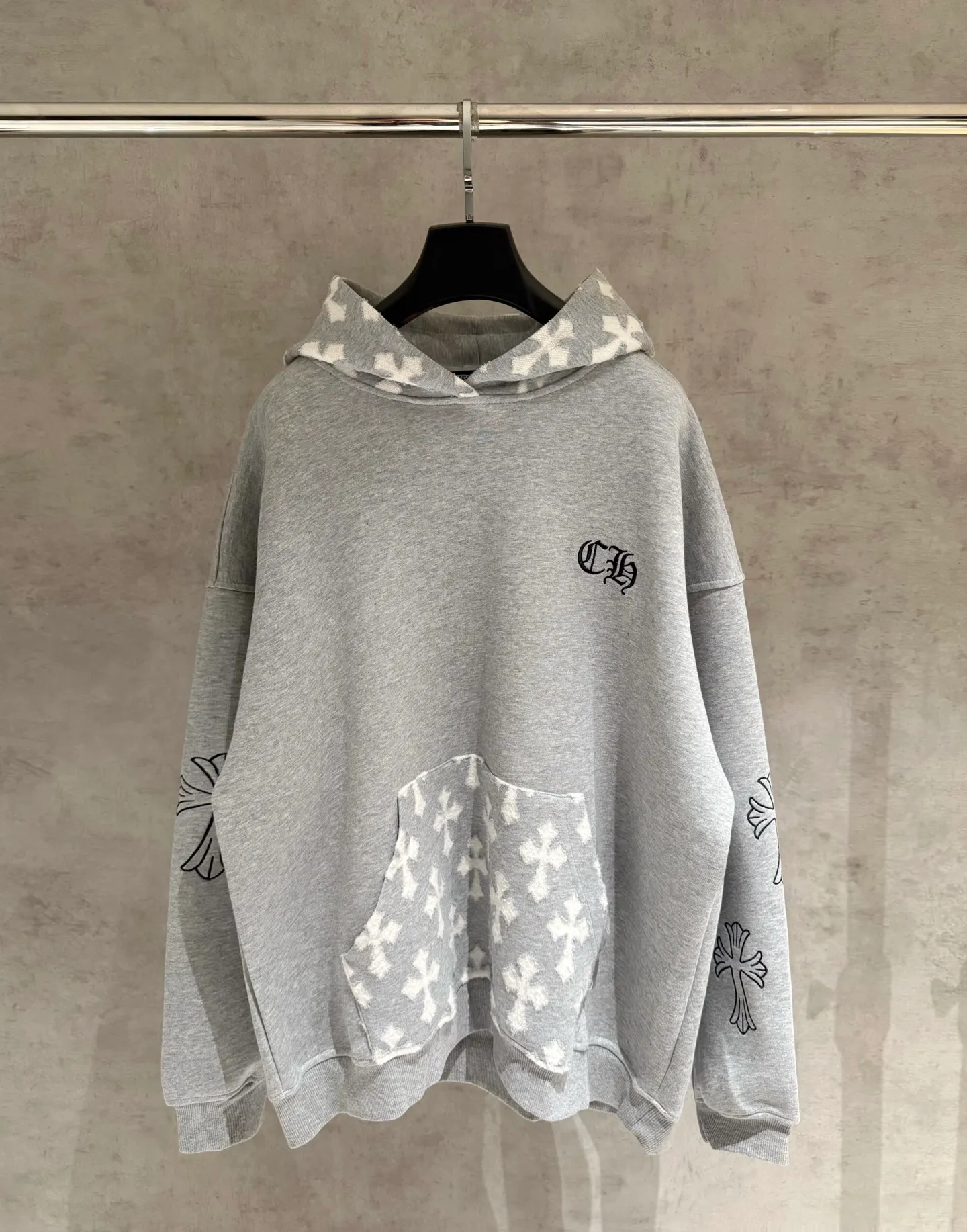 🅿️390 [Strict quality control] CH Croixin's new long-sleeved hooded sweatshirt. The fabric is made of heavy 480g double yarn fabric. The whole garment is washed. The front and rear panels are laser-burned. The ready-to-wear wash is loose. The fabric is stiff and stylish. It does not deform or shrink. Color: black, white, floral gray. Size: M-2xl